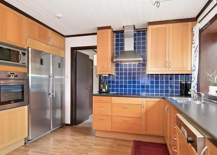 Private Room With No Windows In Shared House-4